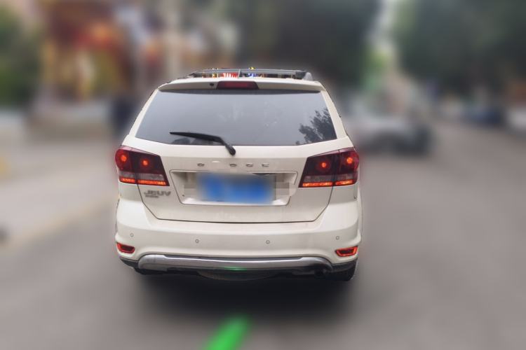 Used Dodge Journey 2015 2.0TD Four-Wheel Drive Luxury Edition Exterior 4