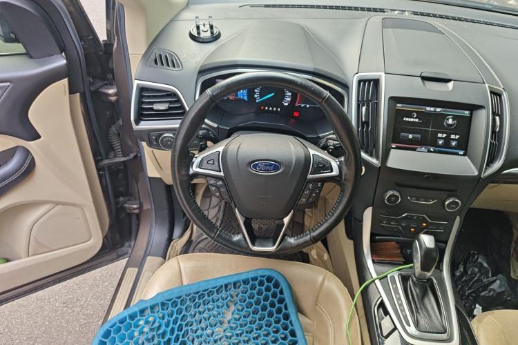 Used Ford Edge 2015 2.0T GTDi Two-Wheel-Drive High-Line Version