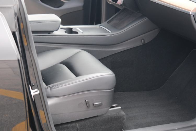 Used Tesla Model Y 2022 Long-Range All-Wheel-Drive Version
