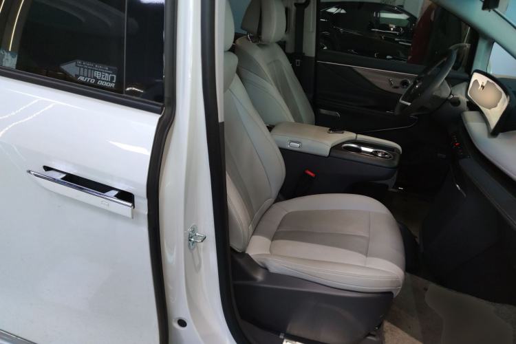 Used Buick GL8 2025 Lu Zun Deluxe Edition Right Front Seat