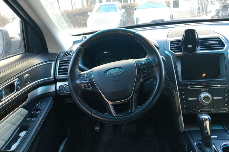 Used Ford Explorer 2016 3.5T Platinum Edition