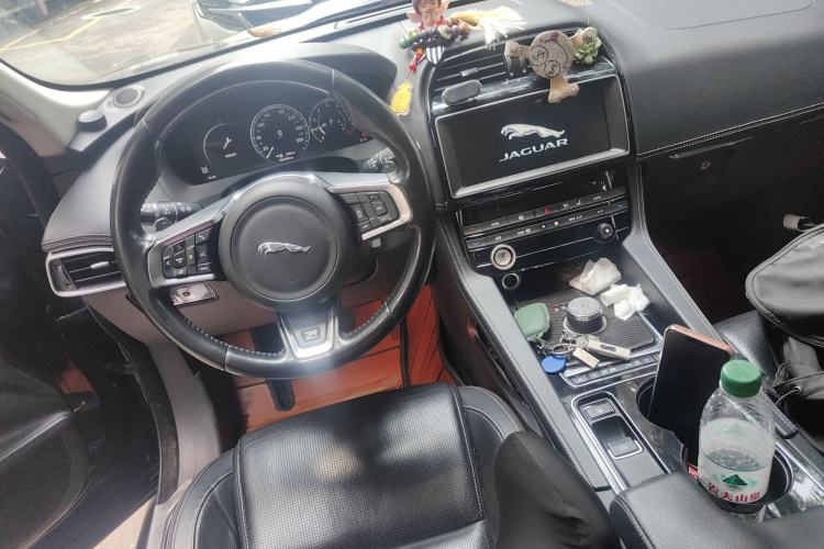 Used Jaguar F-PACE 2016 2.0T Two-Wheel-Drive R-Sport Sport Edition Steering Wheel