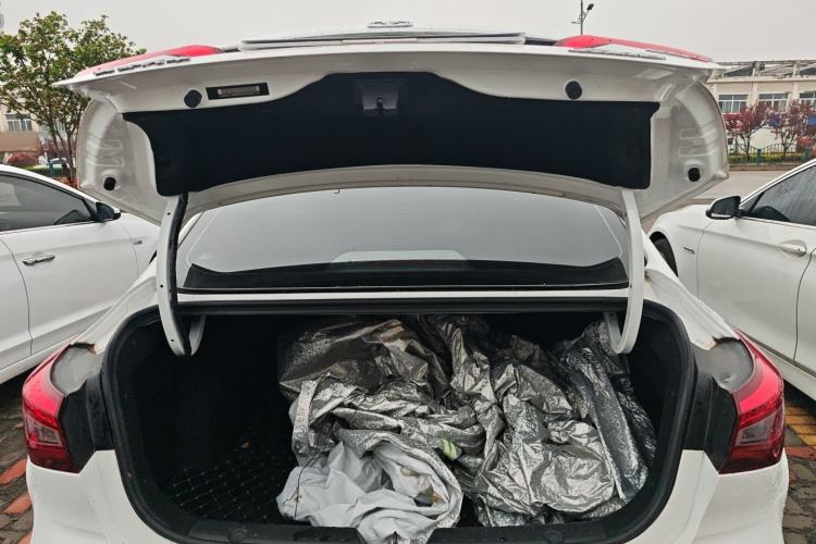 Used CHANGAN Eado 2018 High-Energy Edition 1.6L GDI Manual Pioneer Model China V Standard Trunk