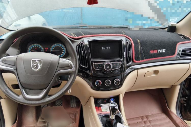 Used Baojun 730 2014 1.5L manual Comfort version 7 seats Center Console