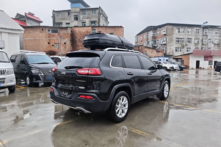 Used Jeep Cherokee 2016 2.4L Professional Smart Version Exterior 5