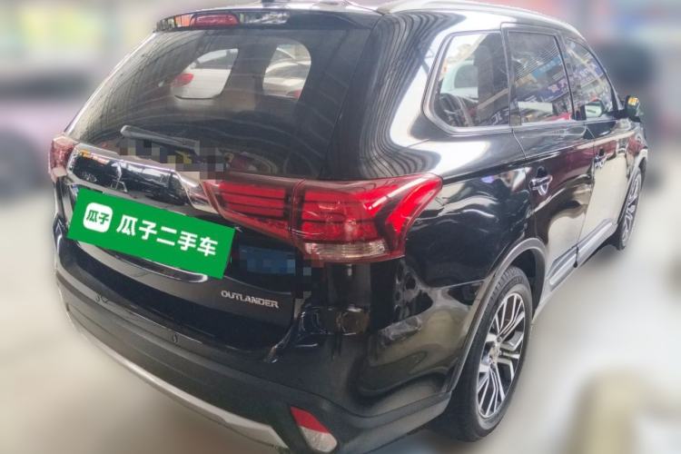 Used Mitsubishi Outlander 2018 2.0L Two-Wheel Drive Glory Edition 5 Seats Rear Right 45 Deg