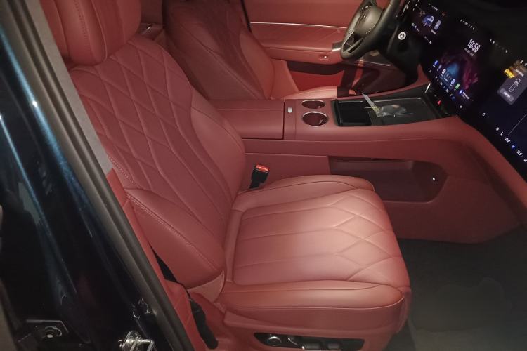 Used Hima AITO M8 2025 Extended-Range Ultra Version 53.4 kWh 5-Seater Edition Right Front Seat