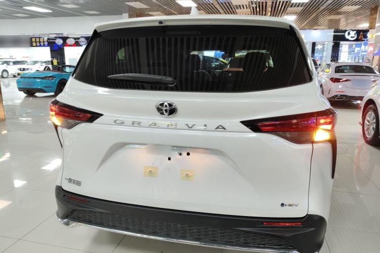 Used Toyota Granvia 2024 2.5L Hybrid Comfort Edition
