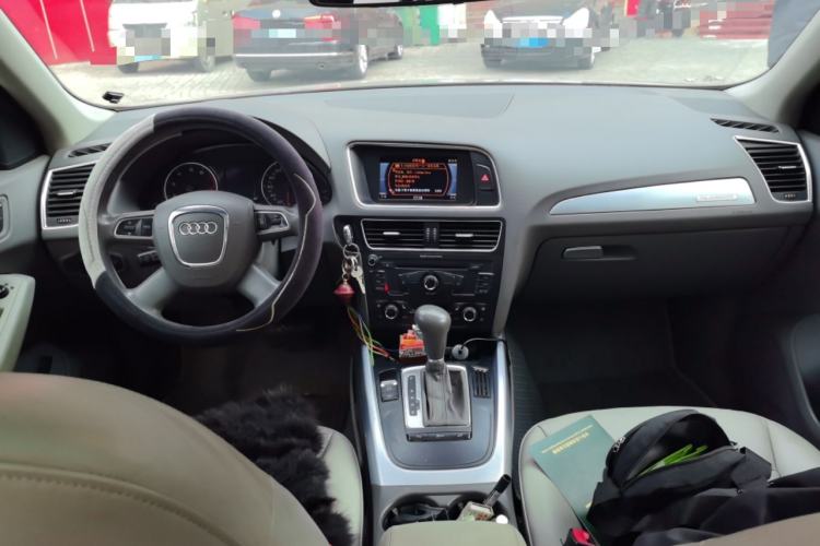 Used Audi Q5 2012 2.0TFSI Technology Model Center Console