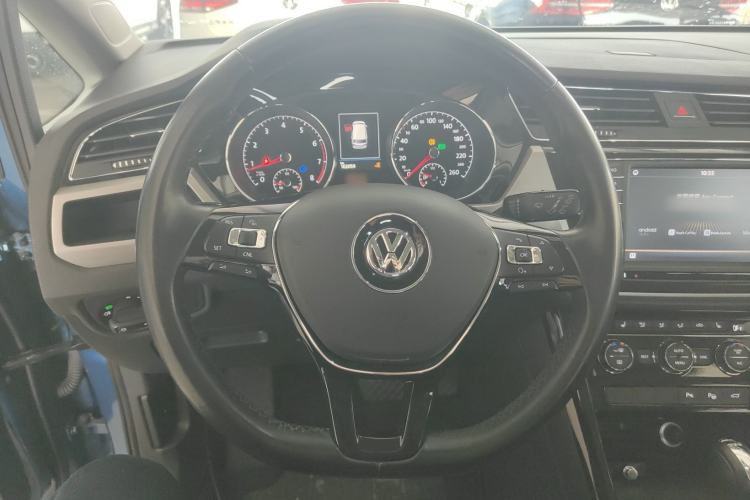 Used Volkswagen Touran 2018 Volkswagen Touran L 280TSI DSG Luxury Edition 7 Seats
