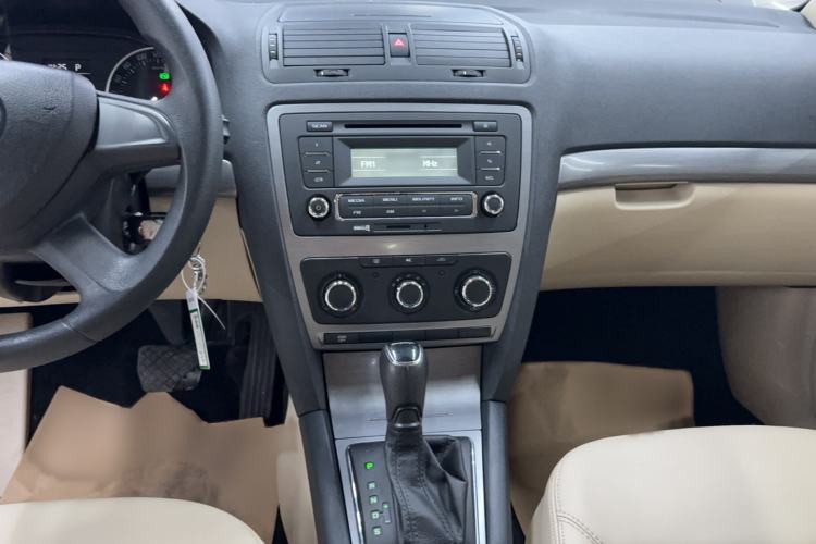 Used Skoda Octavia 2015 Classic Model 1.6L Automatic Yijie Version
