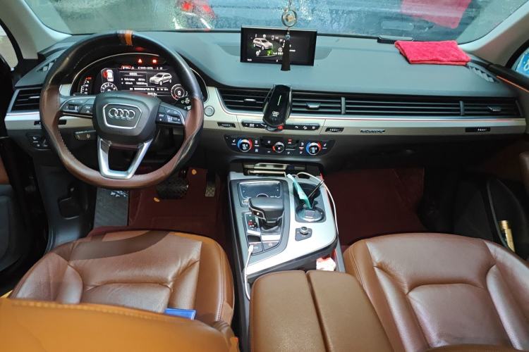 Used Audi Q7 2018 45 TFSI Technology Edition Center Console