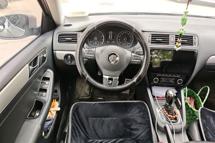 Used Volkswagen Sagitar 2014 Revised Version 1.4TSI Automatic Luxury Edition Steering Wheel