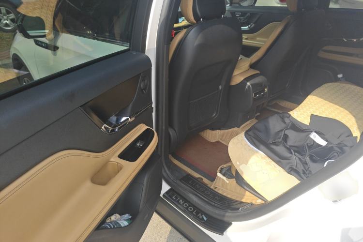 Used Lincoln Corsair 2020 2.0T Four-Wheel Drive Prestige Edition Left Rear Seat