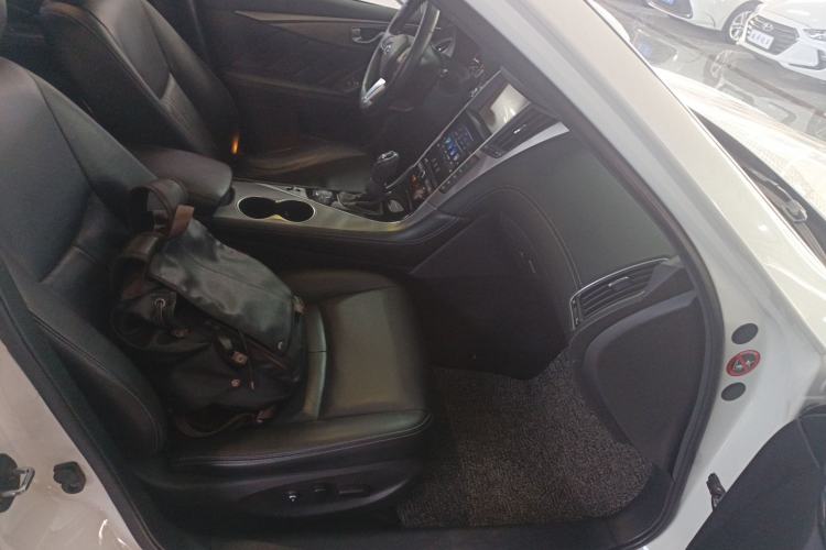 Used Infiniti Q50L 2018 2.0T Enjoyment Version China VI Standard
