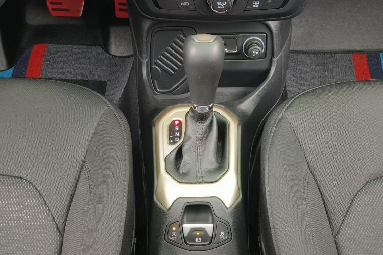 Used Jeep Renegade 2018 Connected Large Screen Version 180T Automatic High-Energy Edition
