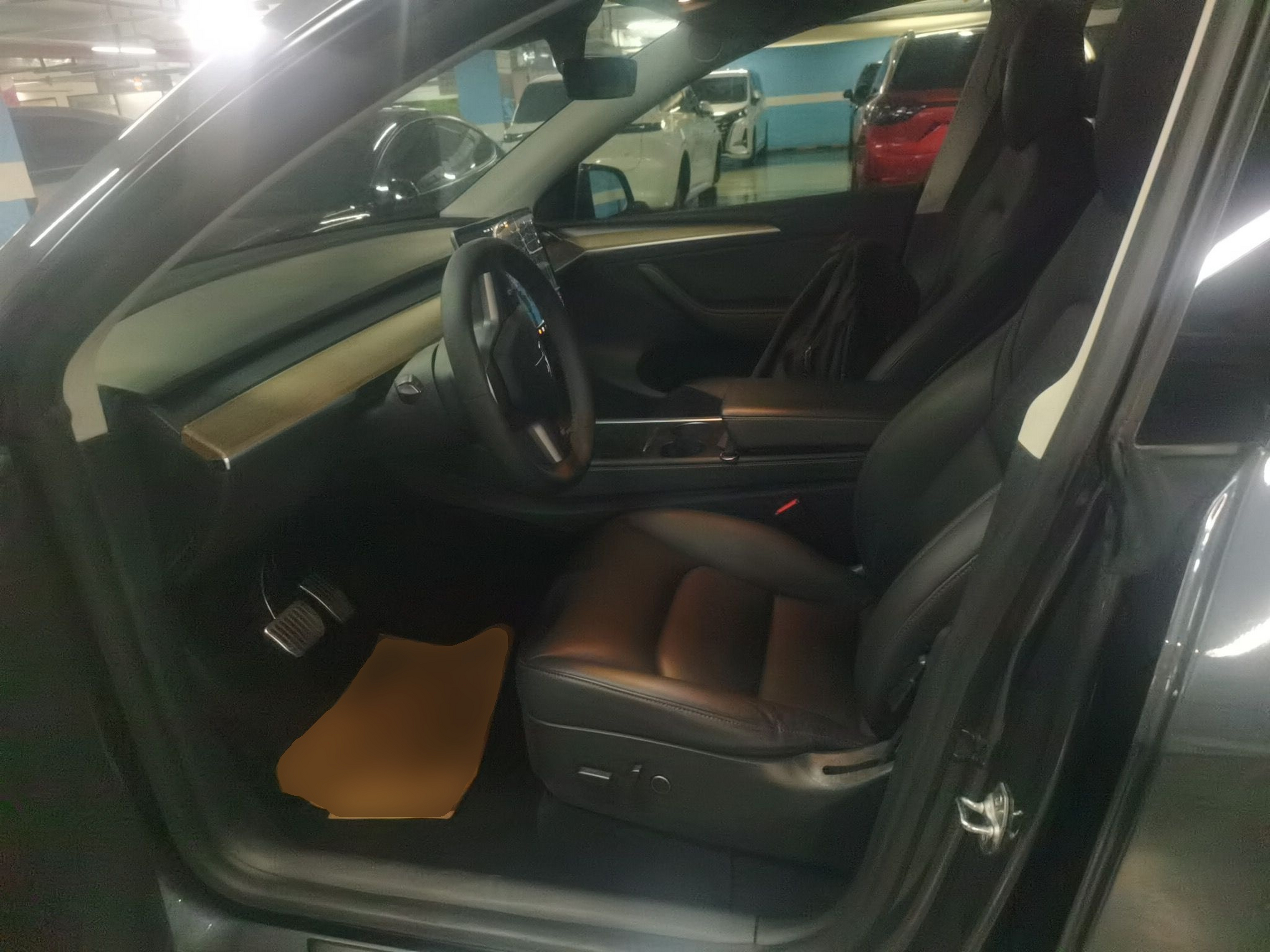 Переднее сиденье в автомобиле