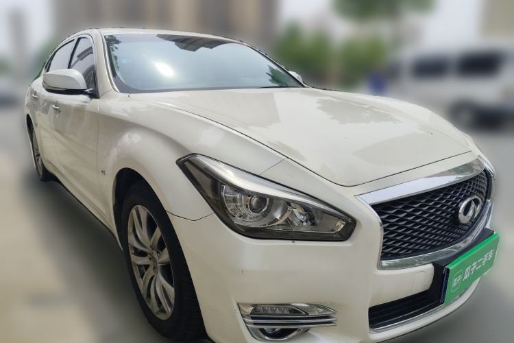 Used Infiniti Q70 2017 Q70L 2.5L Elite Edition Front Right 45 Deg