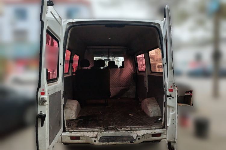 Used SAIC MAXUS Xintu V80 2018 2.5T AMT Aoyuntong Short Wheelbase Mid-Roof 5-6 Seater
