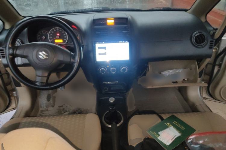 Used Suzuki SX4 S-Cross 2012 1.6L Manual - Practical Upgraded Version Center Console