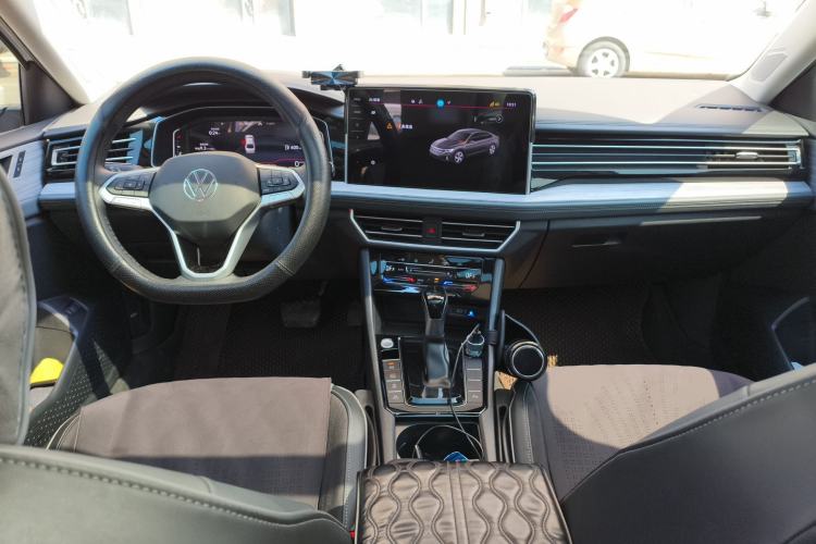 Used Volkswagen Sagitar 2023 300TSI DSG Excellence Edition Center Console