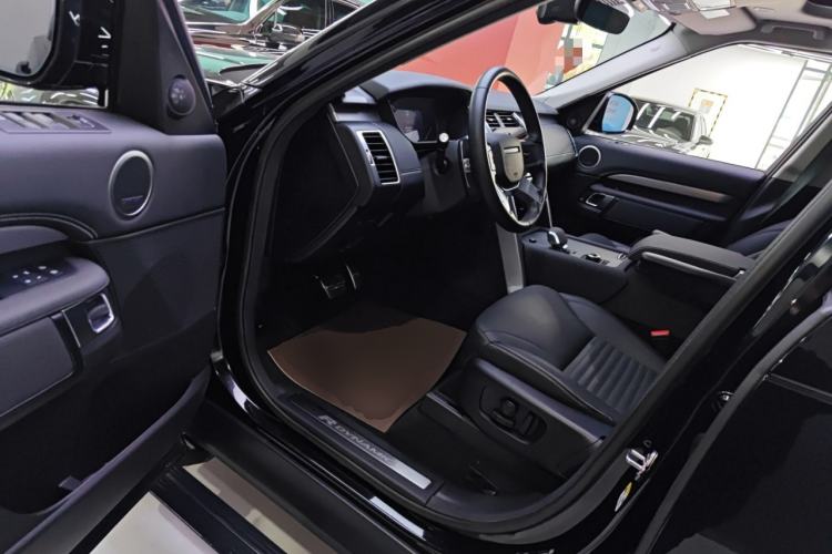 Used Land Rover Discovery 2023 Restyled 360 PS R-Dynamic SE
