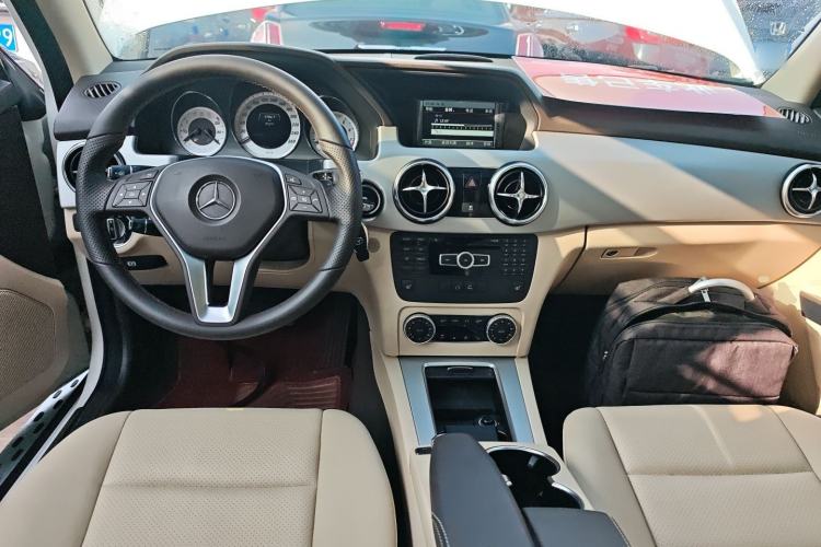 Used Mercedes-Benz GLK-Class 2013 GLK 300 4MATIC Dynamic Sunroof Model