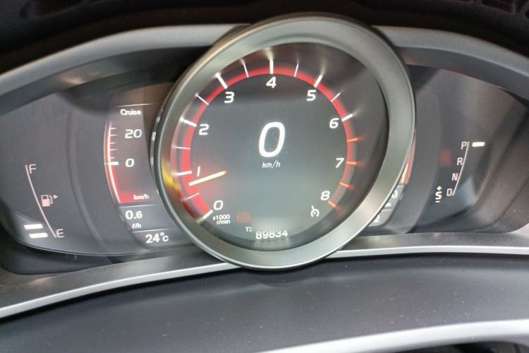 Used Volvo V40 2015 1.6T Zhiyi Edition