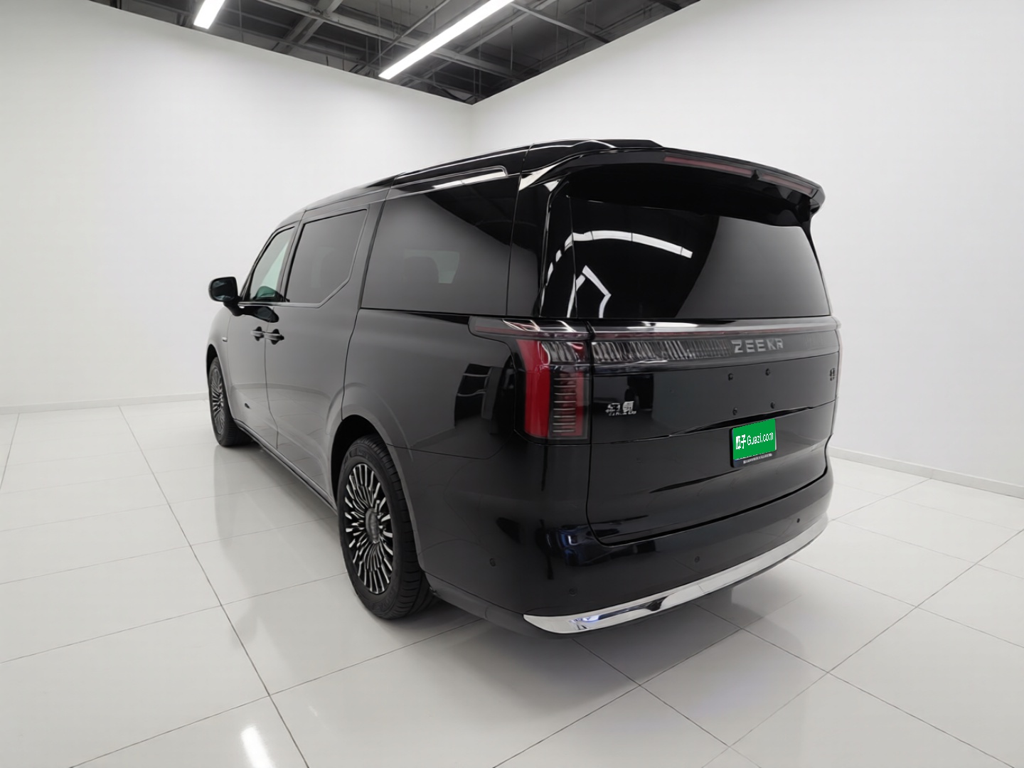 Zeekr 009 2024 Six-Seat Executive Version 4WD 108 kWh — снимка 4