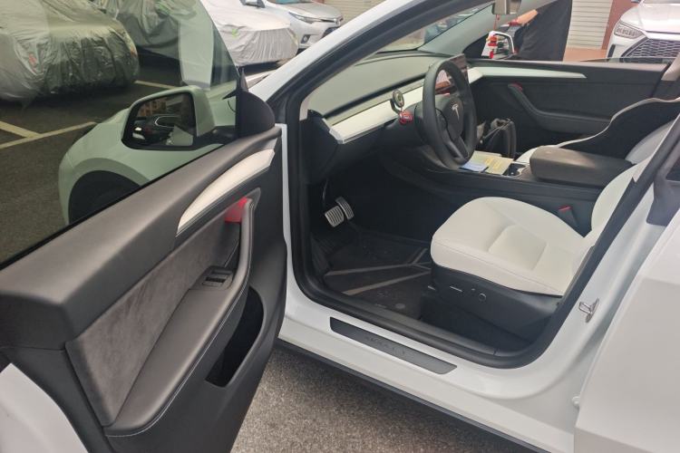 Used Tesla Model Y 2023 High-Performance All-Wheel-Drive Version