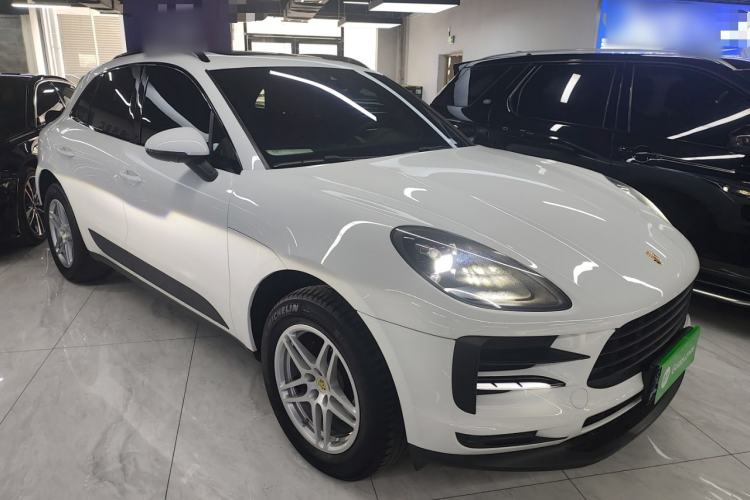 Used Porsche Macan 2018 Macan 2.0T Front Right 45 Deg