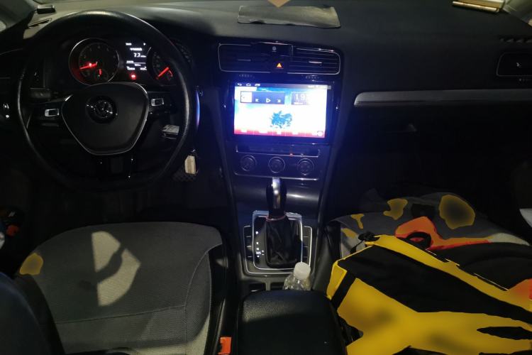 Used Volkswagen Golf 2018 230TSI Automatic Comfort Model Center Console