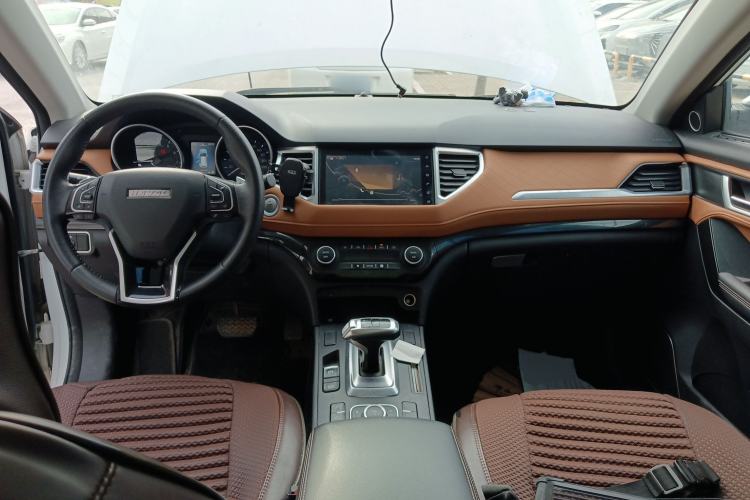 Used Haval H6 Coupe 2020 Smart Connect Version 1.5T Automatic Two-Wheel Drive Elite Model Center Console