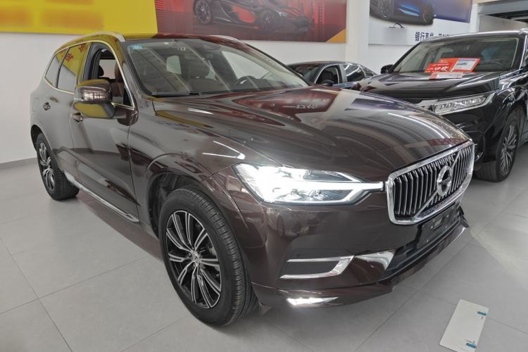 Used Volvo XC60 2018 T5 4x4 Zhiya Luxury Edition Front Right 45 Deg