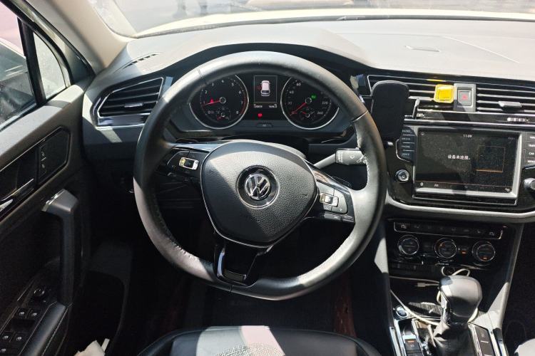 Used Volkswagen Tiguan L 2018 330TSI Automatic Two-Wheel Drive Luxury Edition Steering Wheel