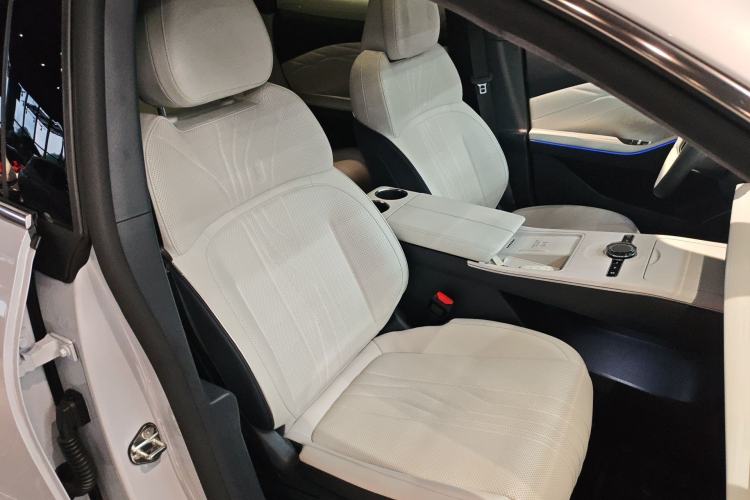 Used Geely Galaxy E8 2024 665 km Range Rear-Drive Starship Long-Range Version
