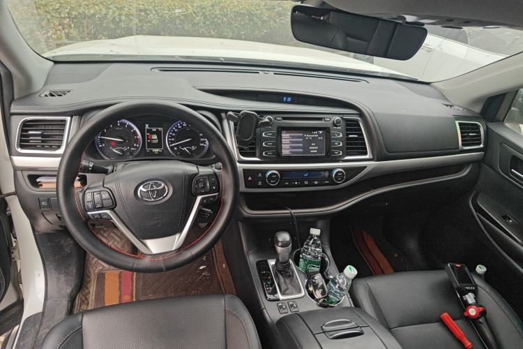 Used Toyota Highlander 2018 2.0T Four-Wheel Drive Luxury Edition 7 Seats China V Emission Standard