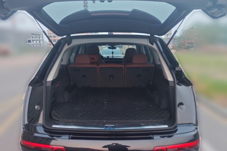 Used Audi Q7 2021 55 TFSI quattro S line Sport model
