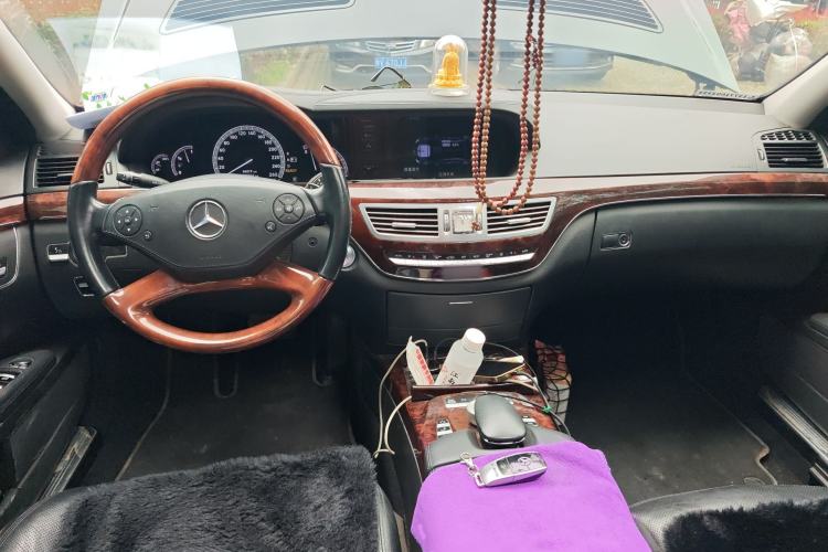 Used Mercedes-Benz S-Class 2010 S 400 L HYBRID Center Console