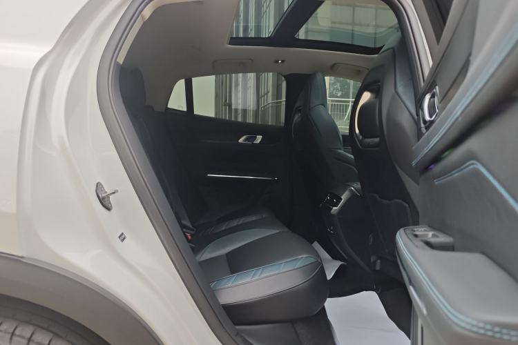 Used Lynk & Co 05 2020 2.0TD Two-Wheel Drive Shine Halo Interior 11