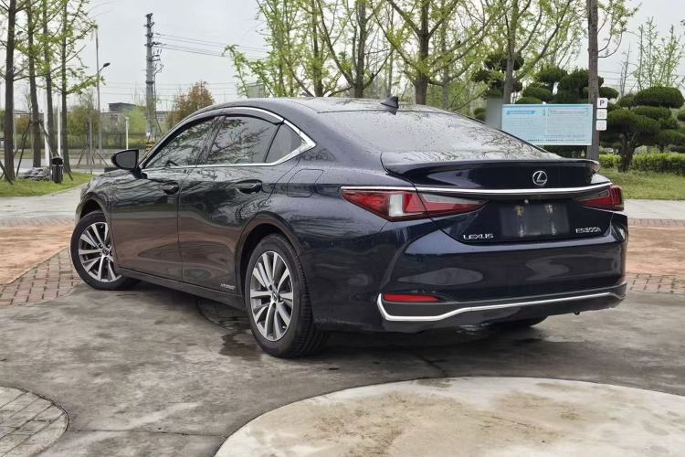 Used Lexus ES 2018 300h Premier Edition China VI Standard