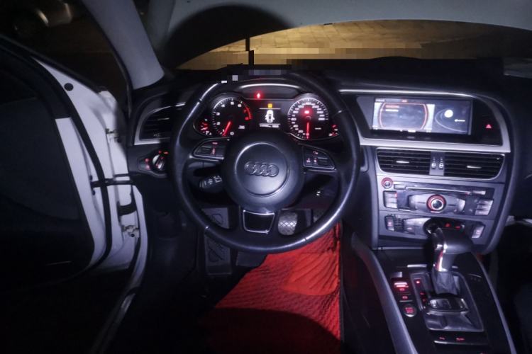 Used Audi A4L 2015 35 TFSI Automatic Standard Model Steering Wheel