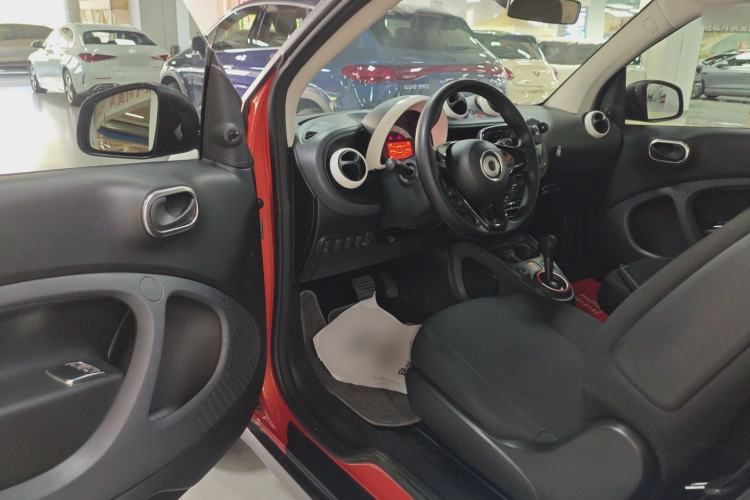 Used smart fortwo 2015 1.0L 52 kW hardtop Dynamic version