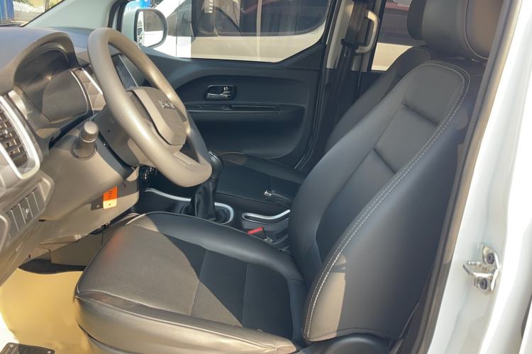 Used SRM Gold Hiace 2024 2.0L Travel Lion 9-Seater Central Air Conditioning
