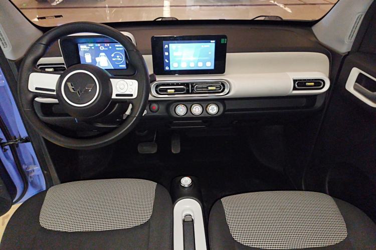 Used Wuling Hongguang MINIEV 2024 3rd Generation 170 km Center Console