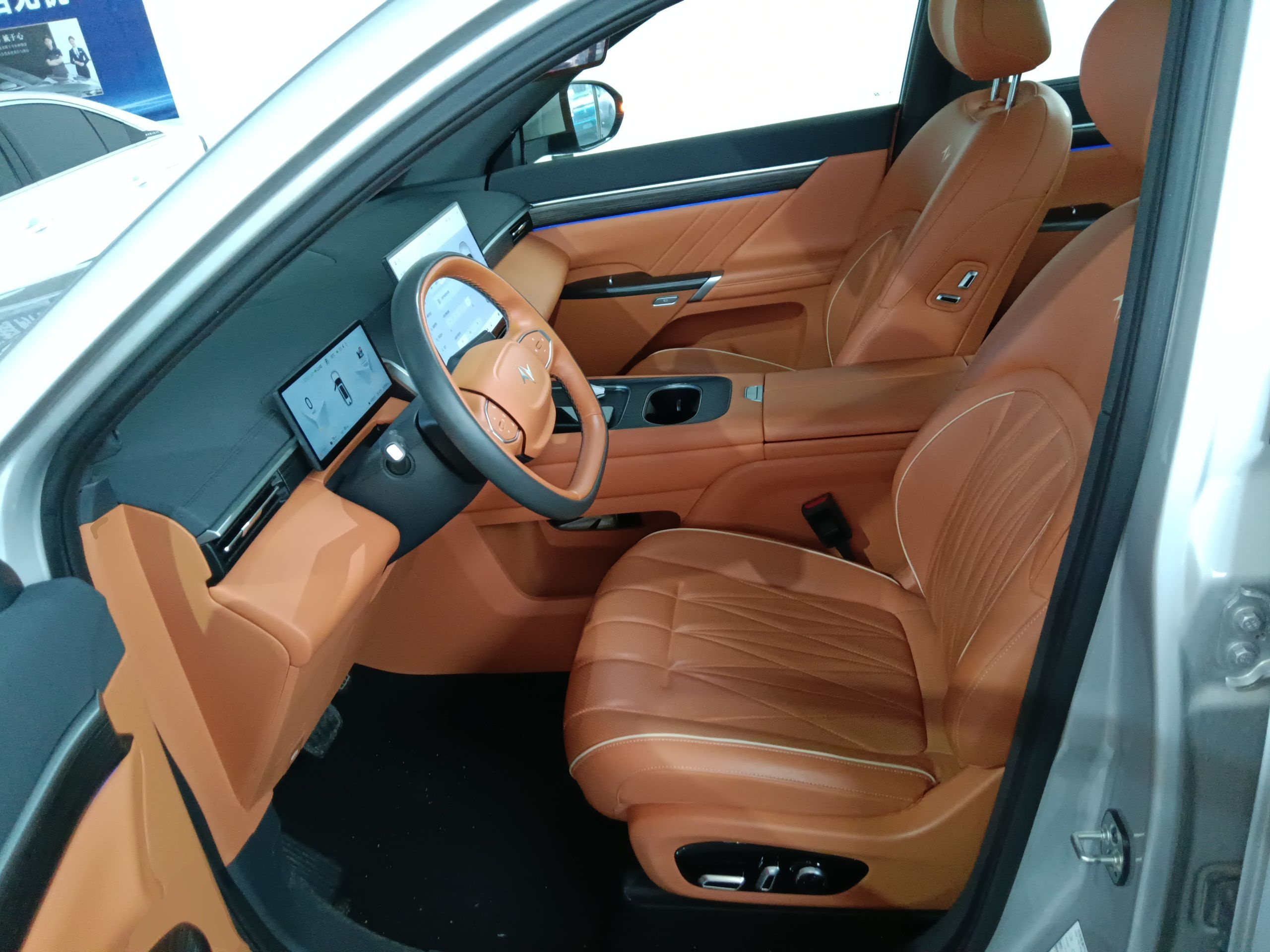 Переднее сиденье в автомобиле