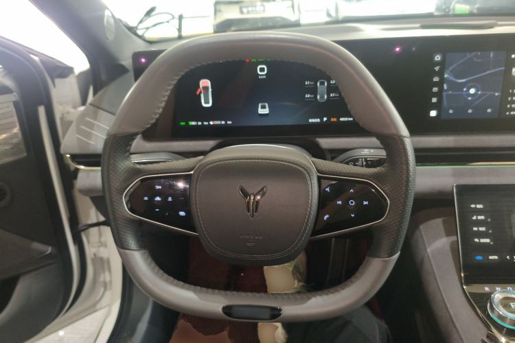 Used VOYAH PASSION 2024 PHEV Four-Wheel Drive Ultra-Long Range Flagship Model Steering Wheel
