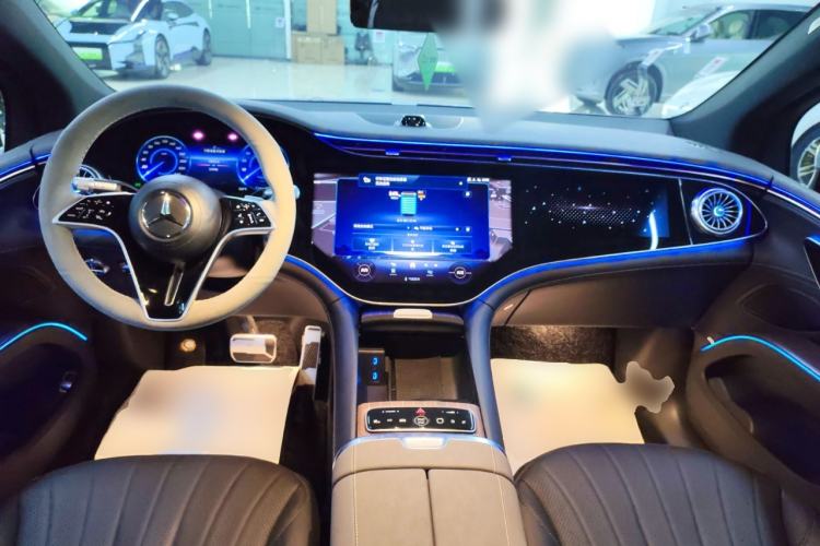 Used Mercedes-Benz EQS SUV 2023 450 4MATIC Pioneer Edition Center Console