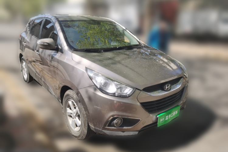 Used Hyundai ix35 2010 2.0L Automatic Two-Wheel Drive New Edition GL Front Right 45 Deg