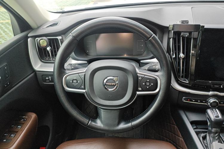 Used Volvo XC60 2019 T5 4x4 Smart Edition China V Standard